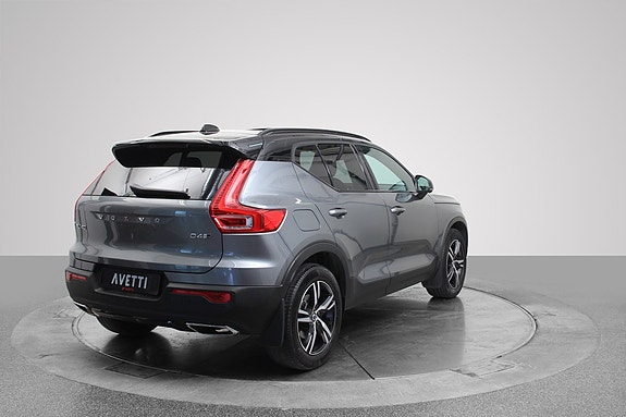 Volvo XC40 4 of 5
