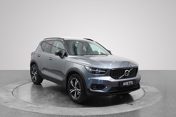 Volvo XC40 2 of 5