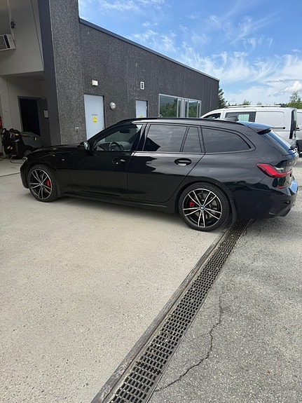 BMW 330e 5 of 5