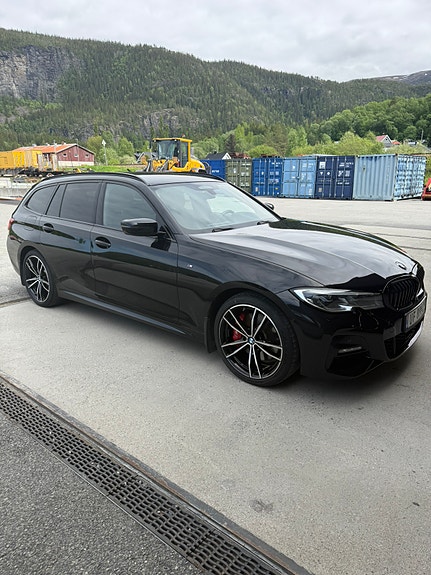 BMW 330e 4 of 5