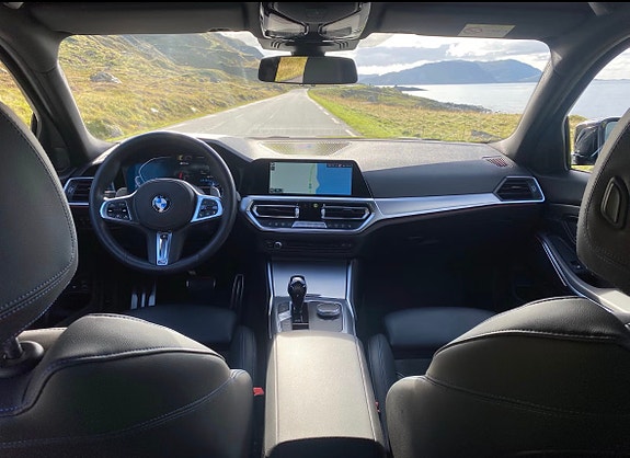 BMW 330e 3 of 5