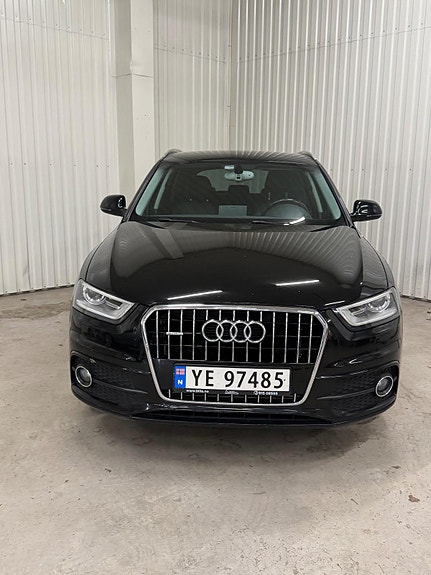 Audi Q3 2 of 23