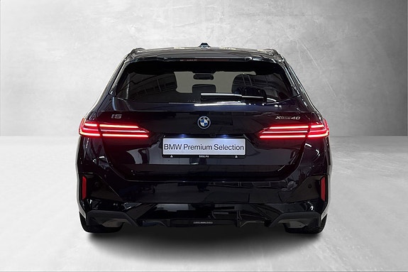 BMW i5 4 of 5
