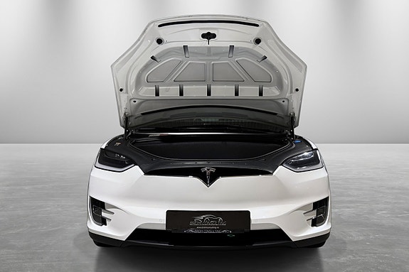 Tesla Model X 13 of 30