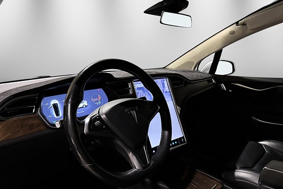 Tesla Model X 17 of 30