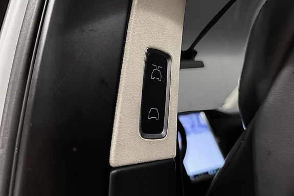 Tesla Model X 25 of 30