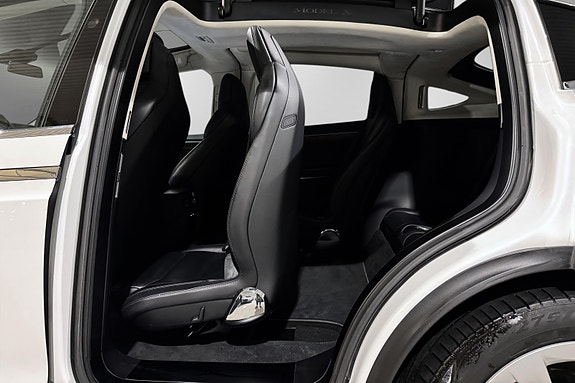 Tesla Model X 23 of 30