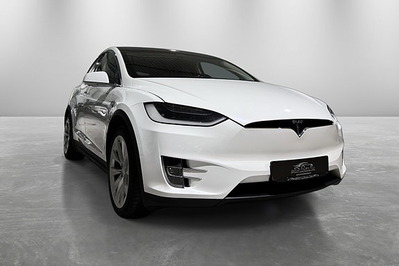 Tesla Model X 11 of 30