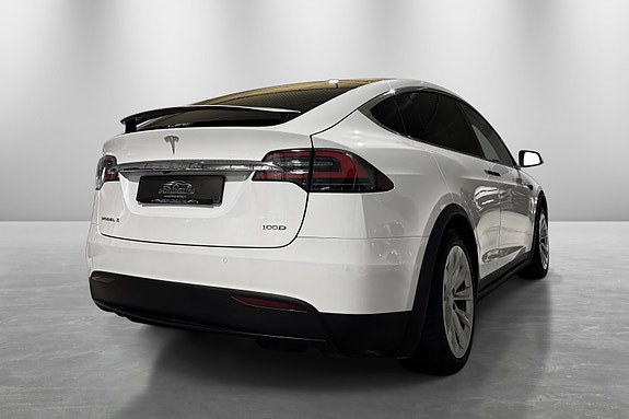 Tesla Model X 7 of 30