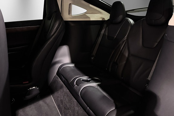 Tesla Model X 24 of 30