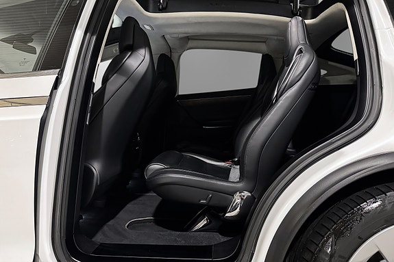 Tesla Model X 22 of 30
