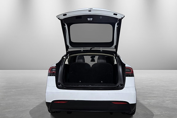 Tesla Model X 28 of 30