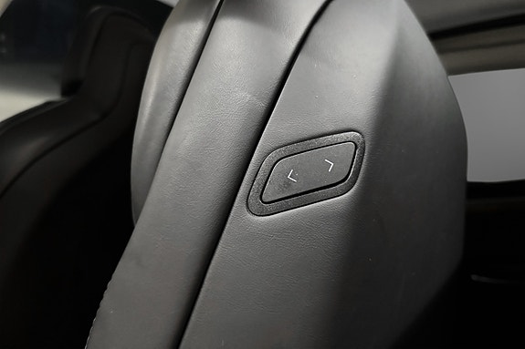 Tesla Model X 26 of 30