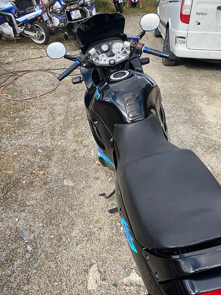Suzuki GSX 750 F 4 of 26