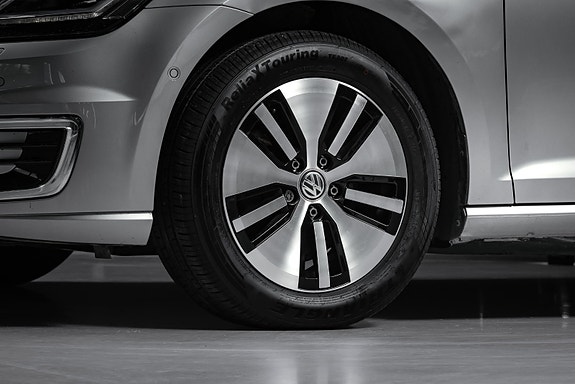 Volkswagen e-Golf VII 3 of 5