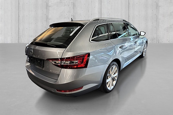 Skoda Superb 3 of 5