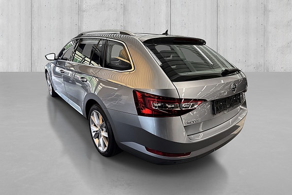 Skoda Superb 4 of 5