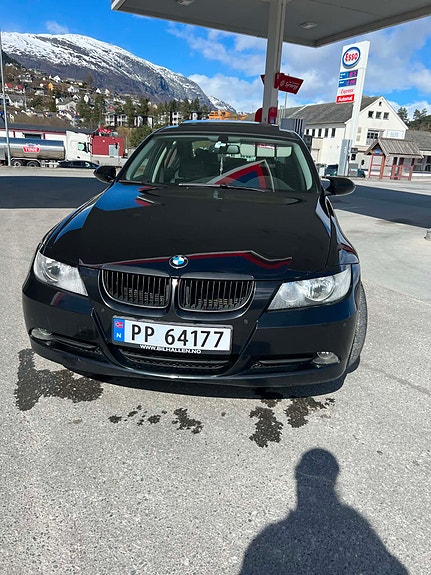 BMW 320i 5 of 5