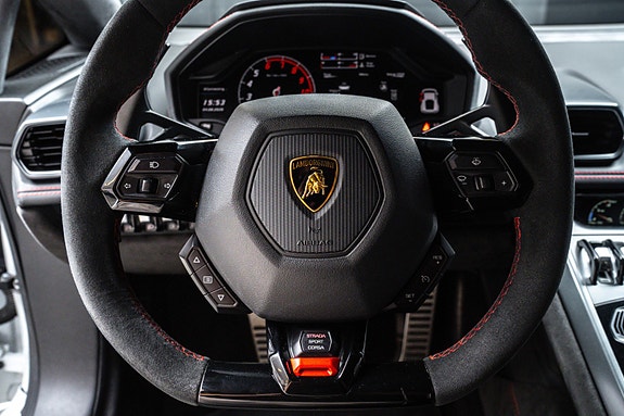 Lamborghini Huracan 18 of 29