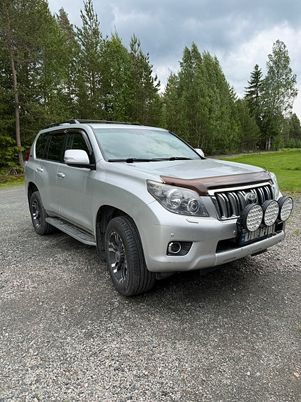 Toyota Land Cruiser 3 of 5