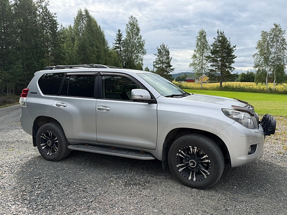 Toyota Land Cruiser 2 of 5