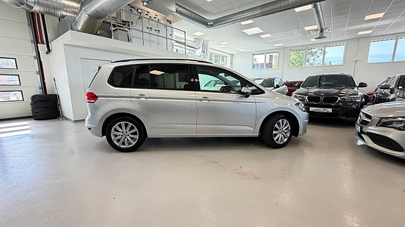 Volkswagen Touran 13 of 27