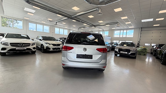 Volkswagen Touran 16 of 27