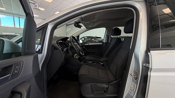 Volkswagen Touran 21 of 27