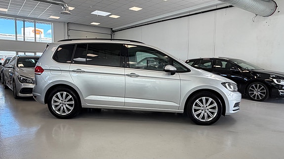 Volkswagen Touran 5 of 27