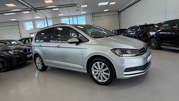 Volkswagen Touran 3 of 27