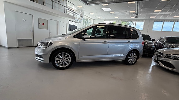 Volkswagen Touran 10 of 27