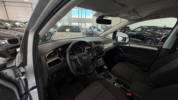 Volkswagen Touran 22 of 27