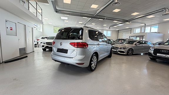 Volkswagen Touran 14 of 27