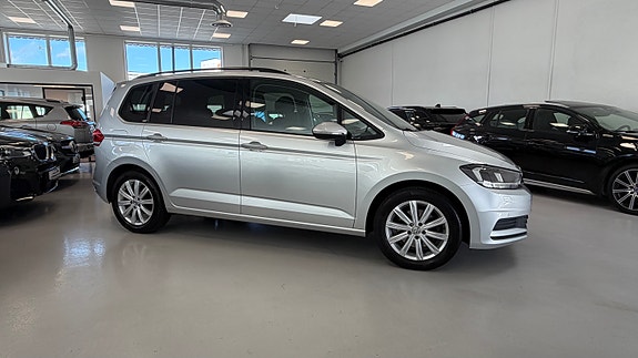 Volkswagen Touran 4 of 27