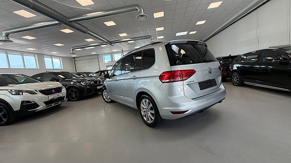 Volkswagen Touran 19 of 27
