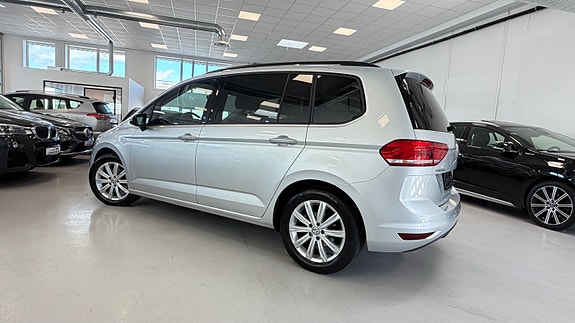 Volkswagen Touran 18 of 27