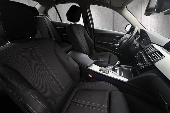 BMW 330e 15 of 22
