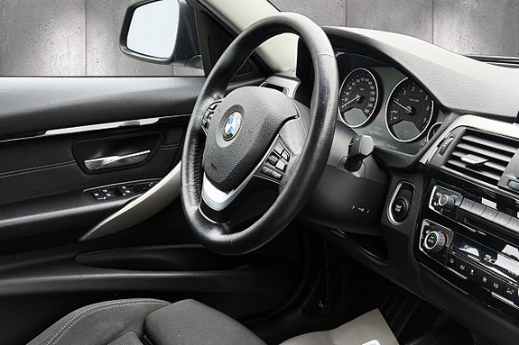 BMW 330e 14 of 22