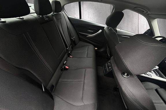 BMW 330e 17 of 22