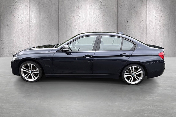 BMW 330e 4 of 5