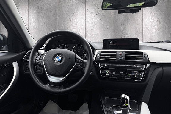 BMW 330e 10 of 22