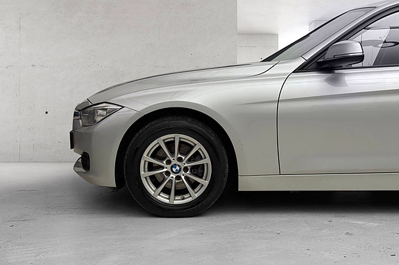 BMW 316d 2 of 5