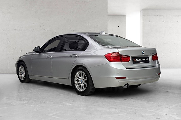 BMW 316d 3 of 5