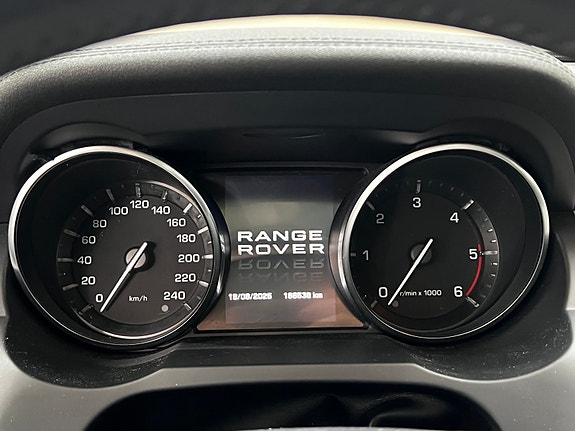 Land Rover Range Rover Evoque 13 of 23