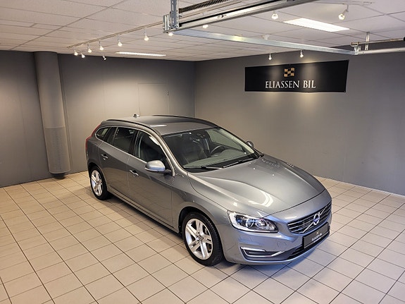 Volvo V60 2 of 30
