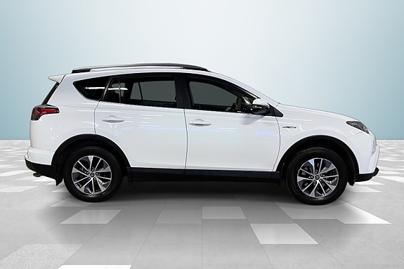 Toyota RAV4 2 of 5