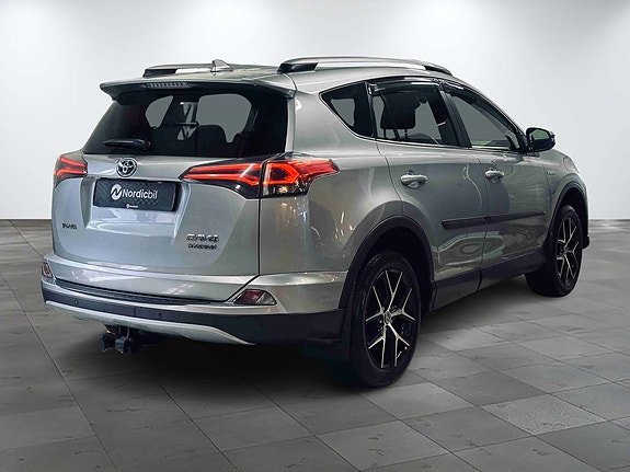 Toyota RAV4 6 of 27