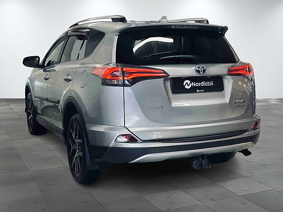 Toyota RAV4 4 of 27