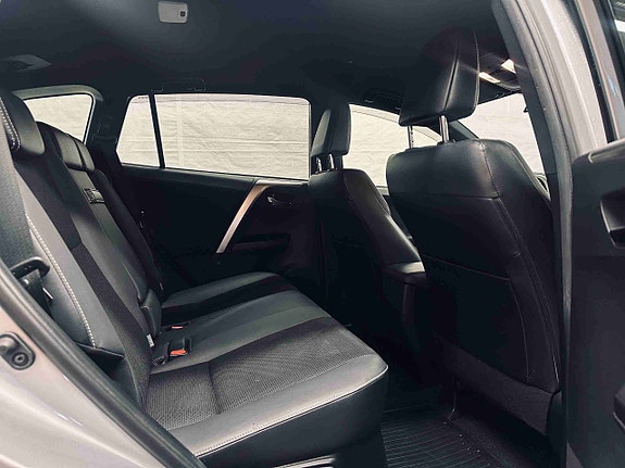 Toyota RAV4 9 of 27