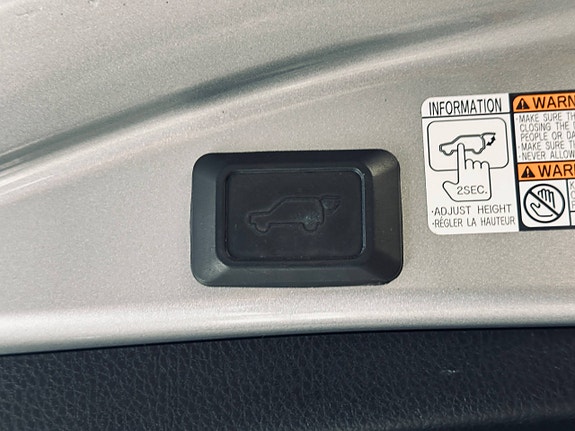 Toyota RAV4 8 of 27